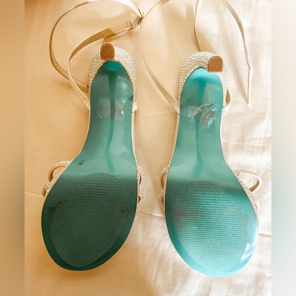 NWOT - Betsy Johnson Perl heels -  size 9.5 - Picture 6 of 6